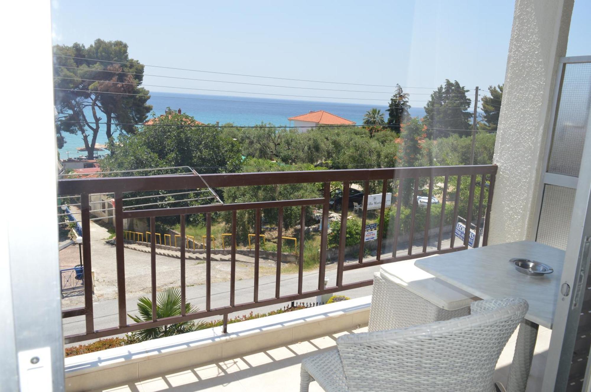 Leonidas Apartments And Suites Mola Kalyva Exterior photo