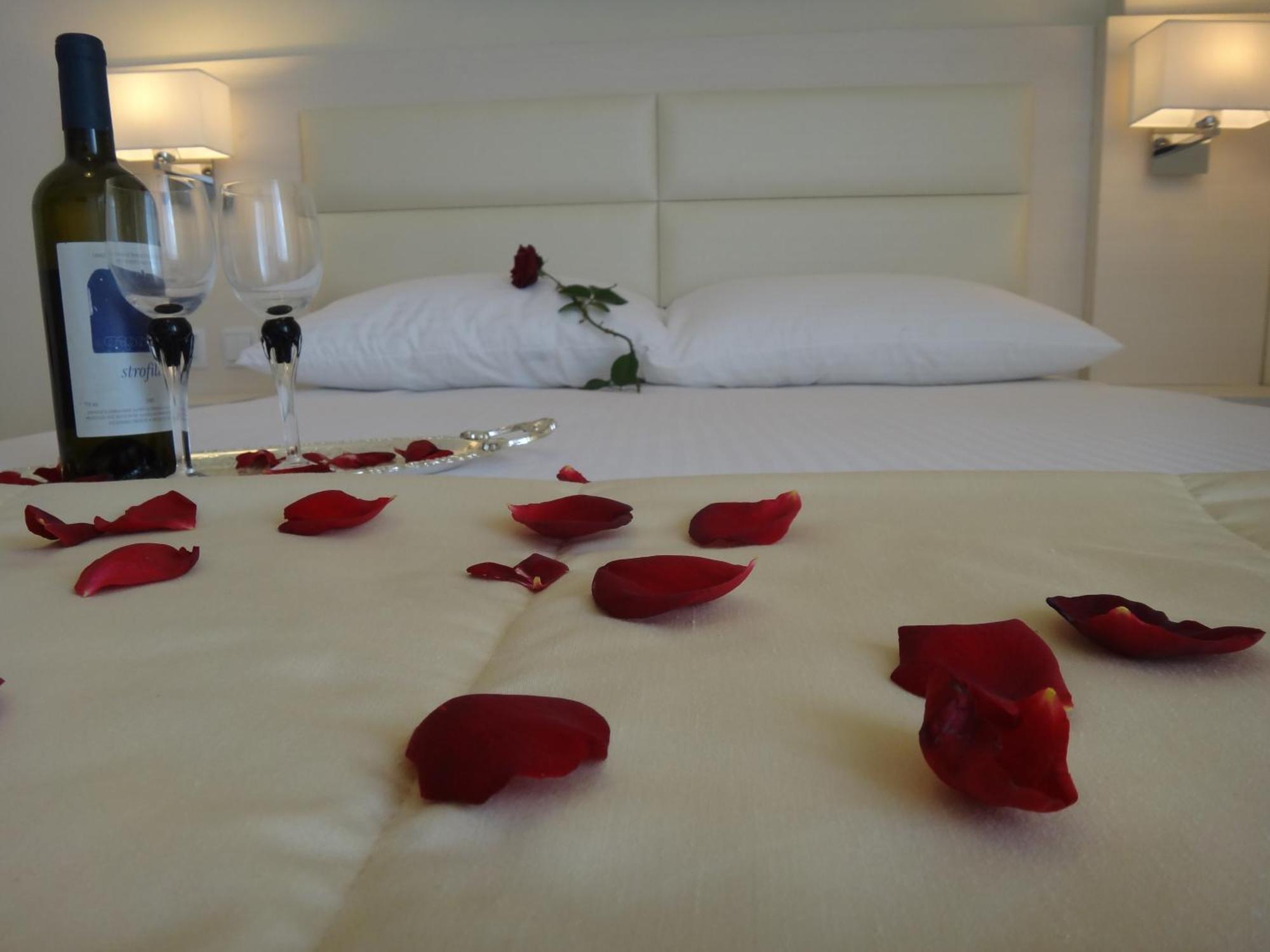 Leonidas Apartments And Suites Mola Kalyva Room photo